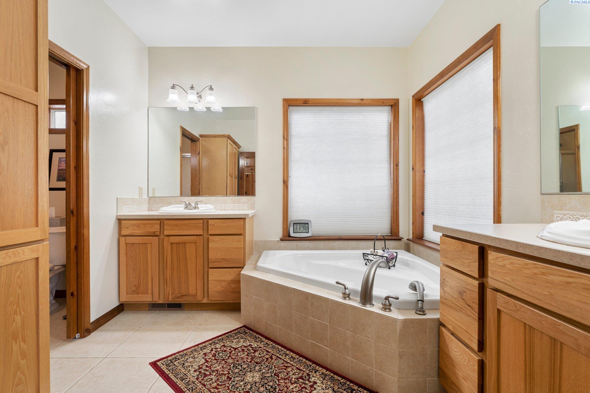 6004 Glenbrook Loop