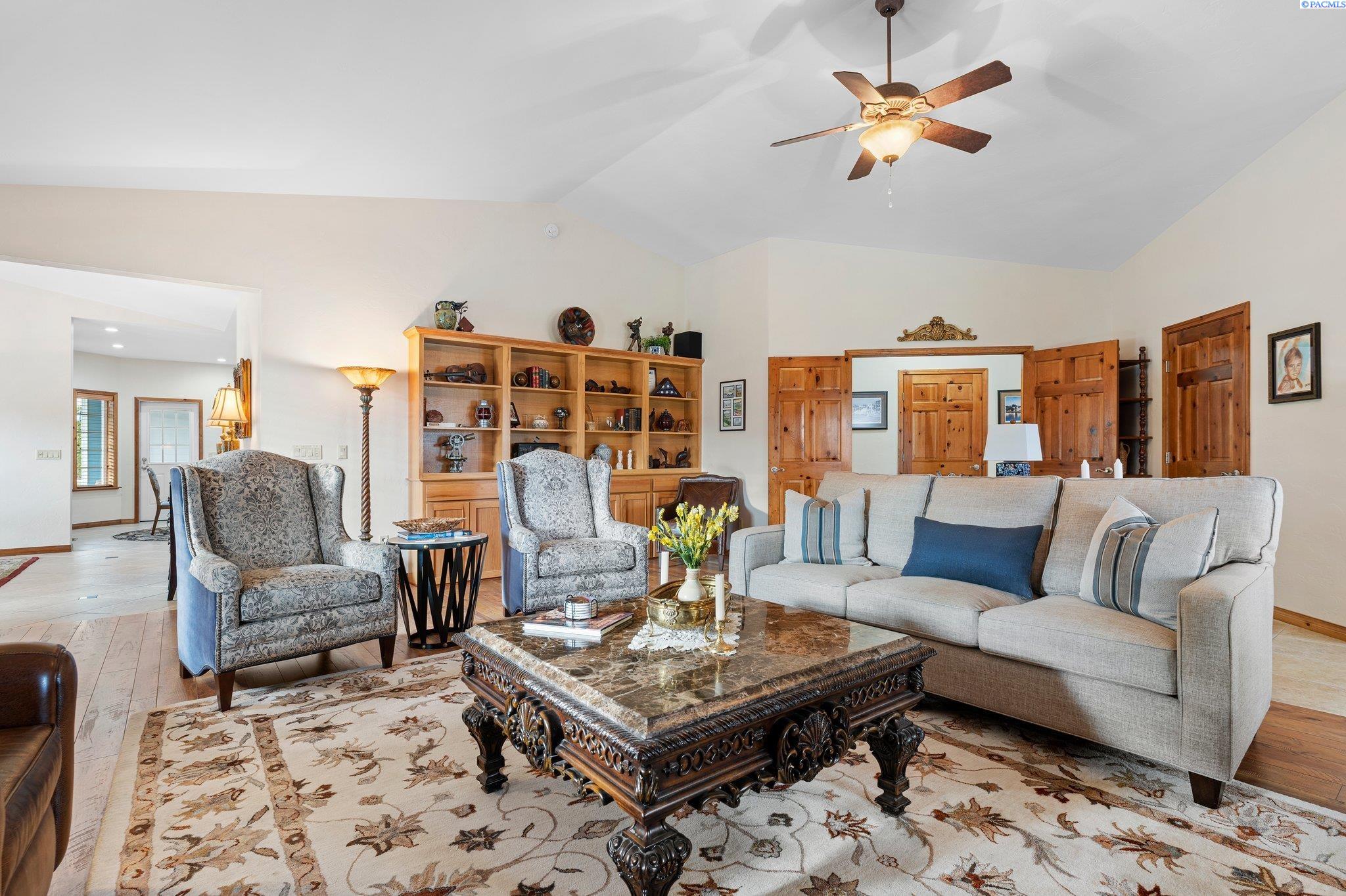 6004 Glenbrook Loop