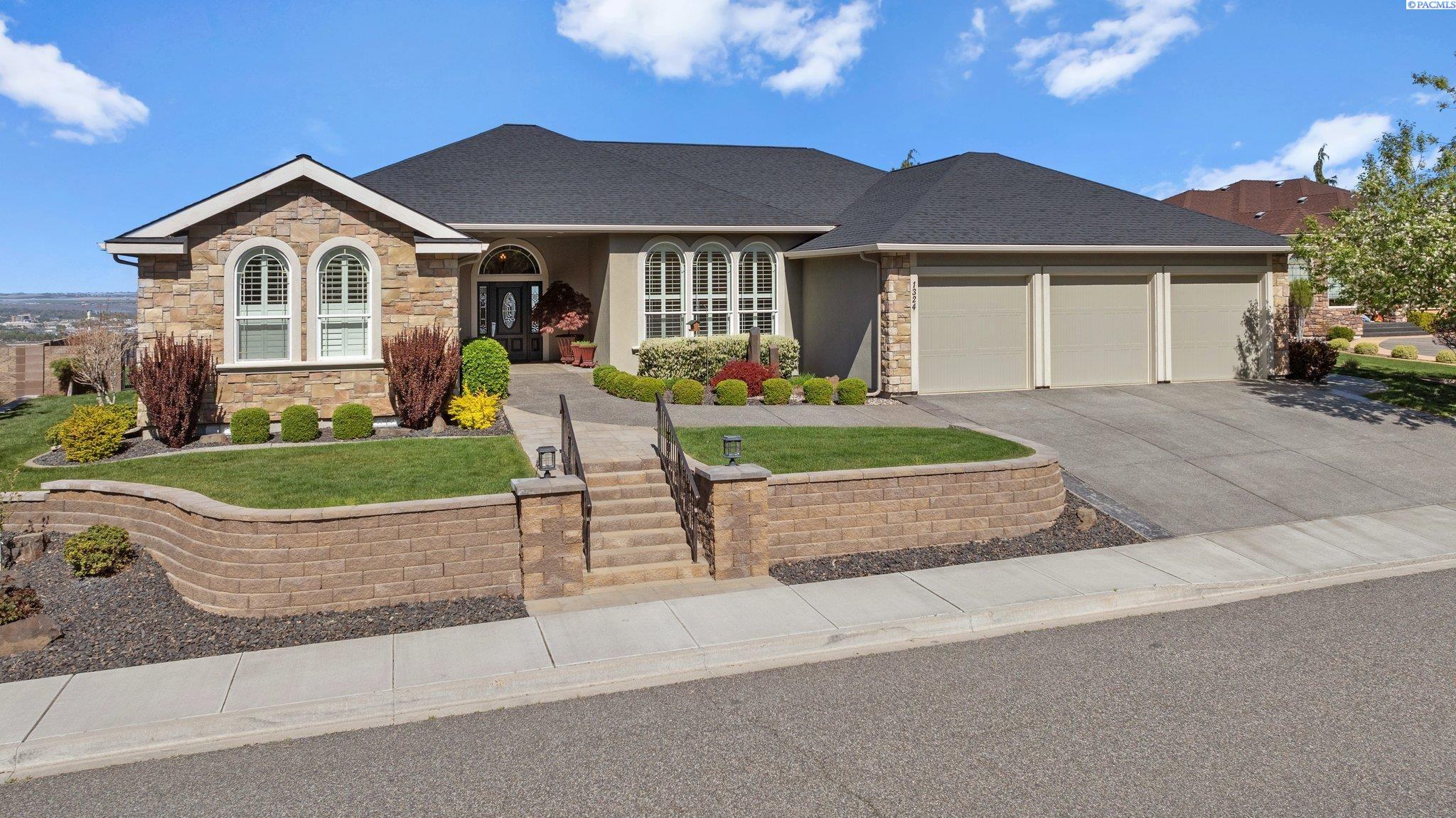 1324 Alla Vista St