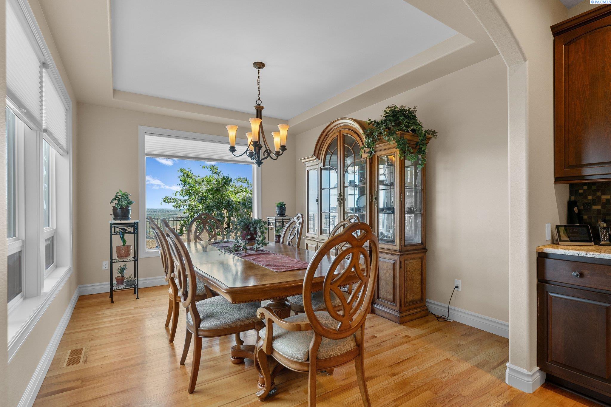 1324 Alla Vista St