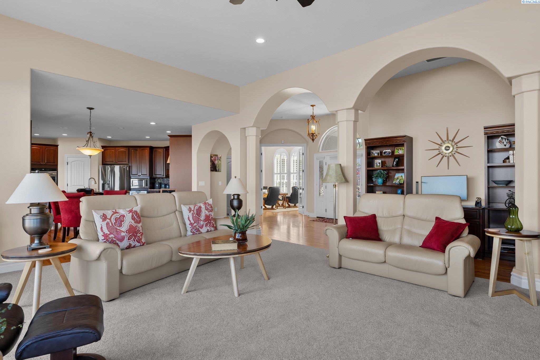 1324 Alla Vista St