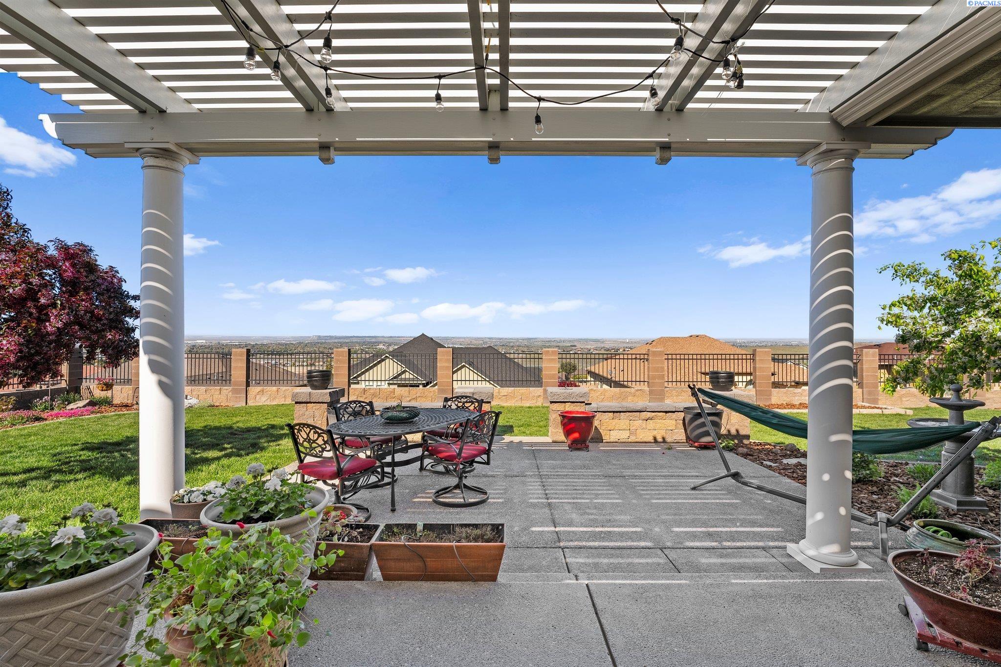 1324 Alla Vista St