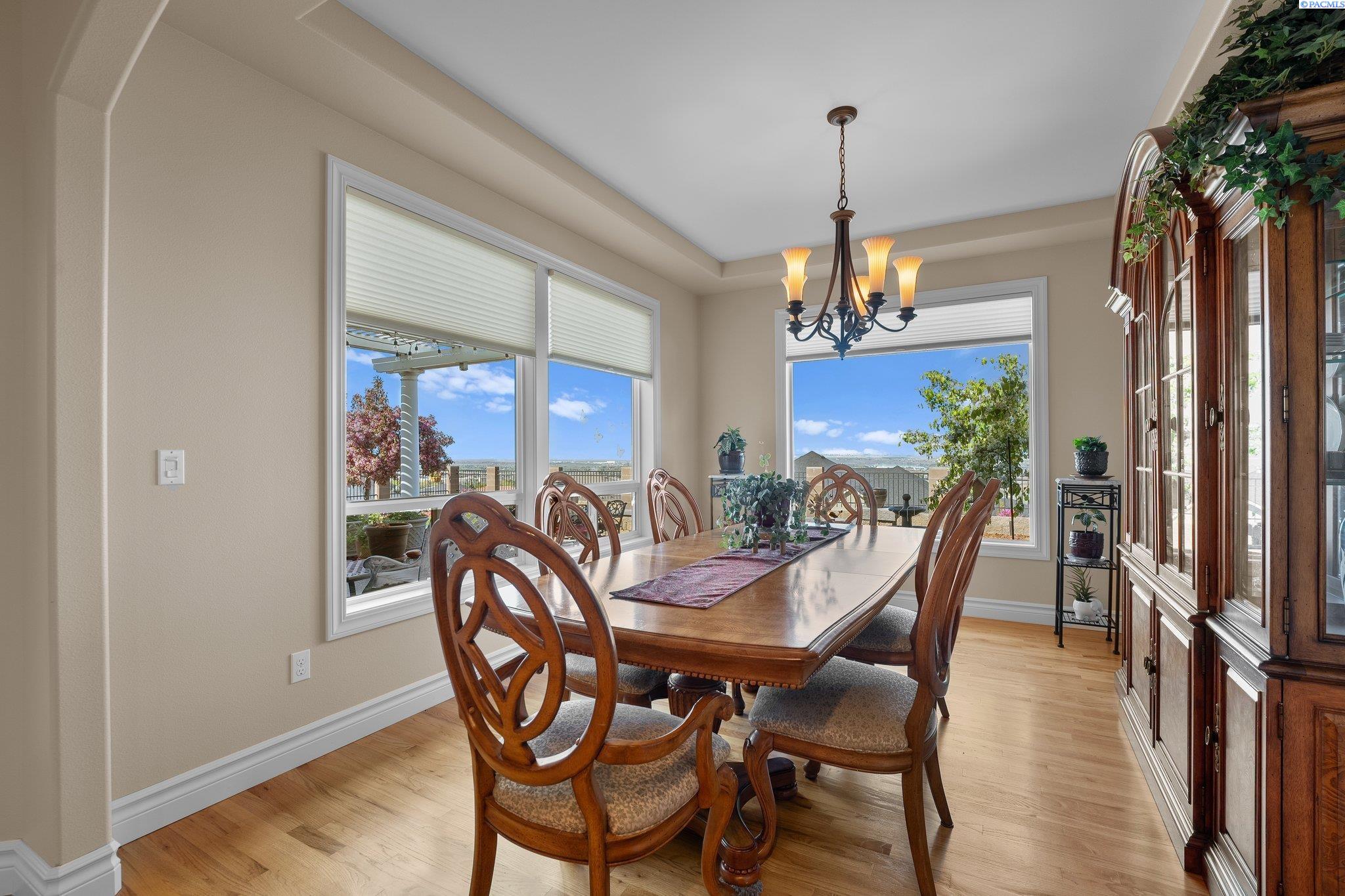 1324 Alla Vista St