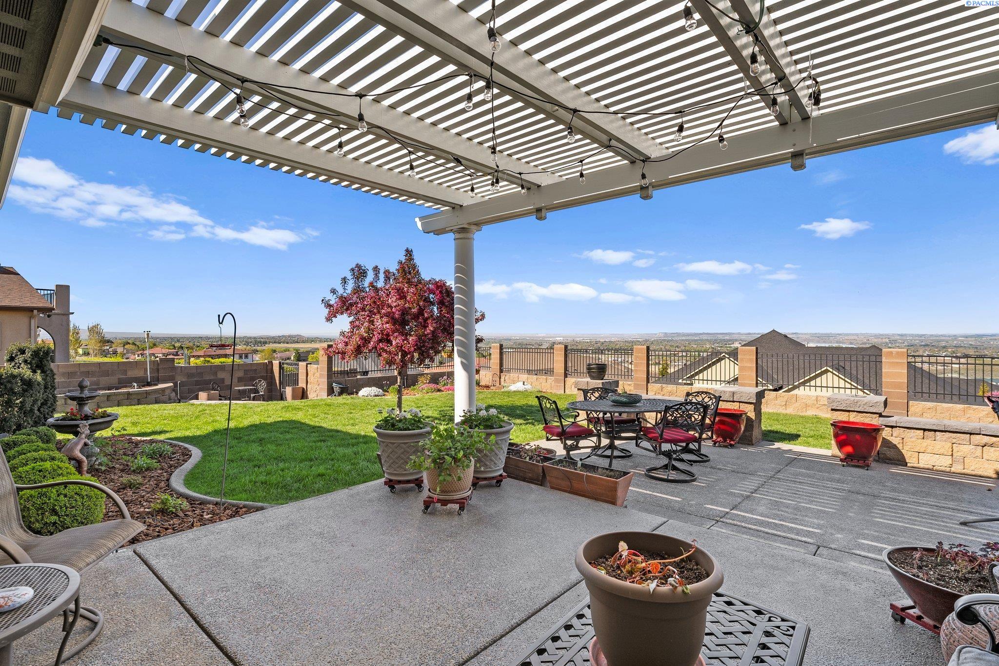 1324 Alla Vista St
