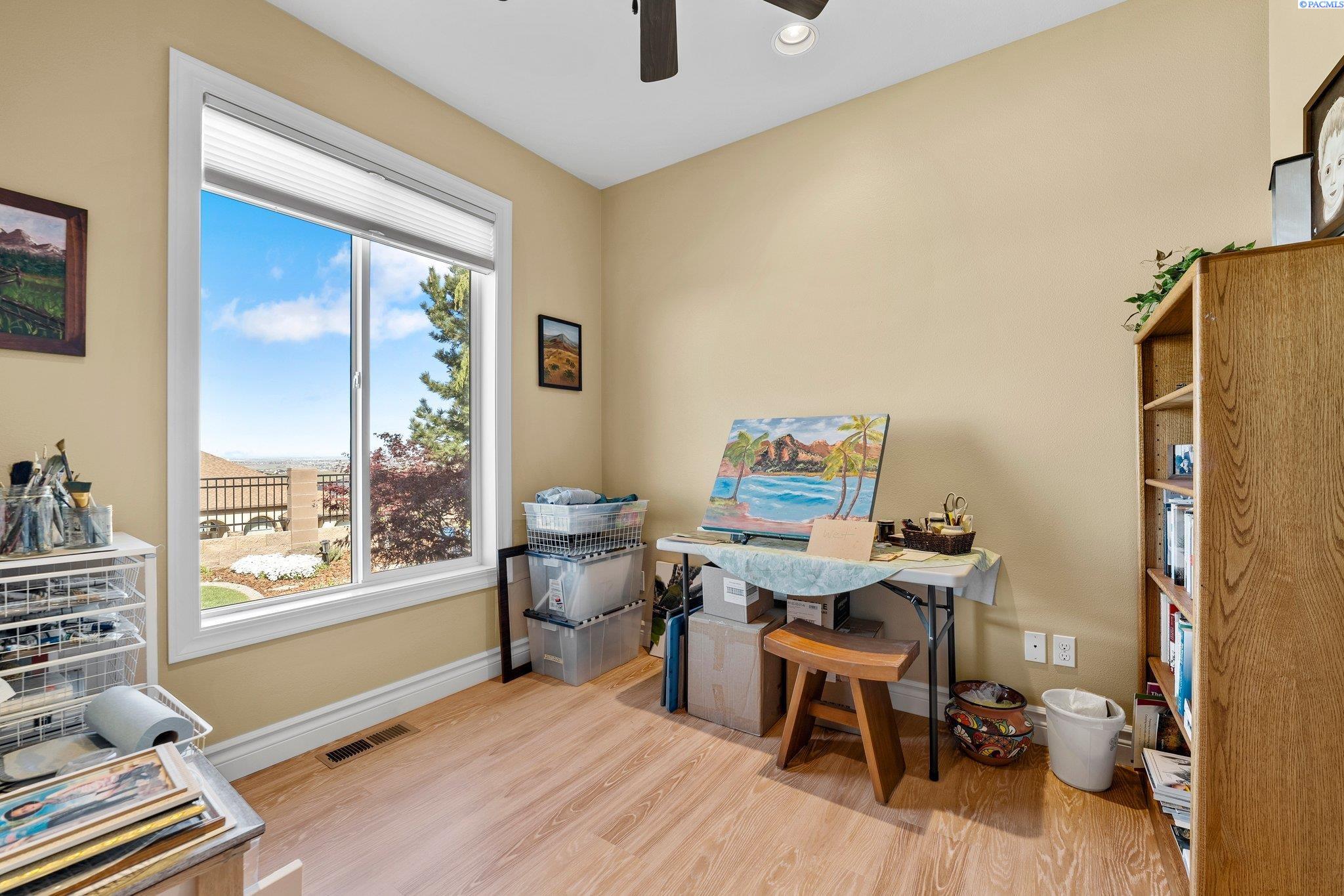 1324 Alla Vista St