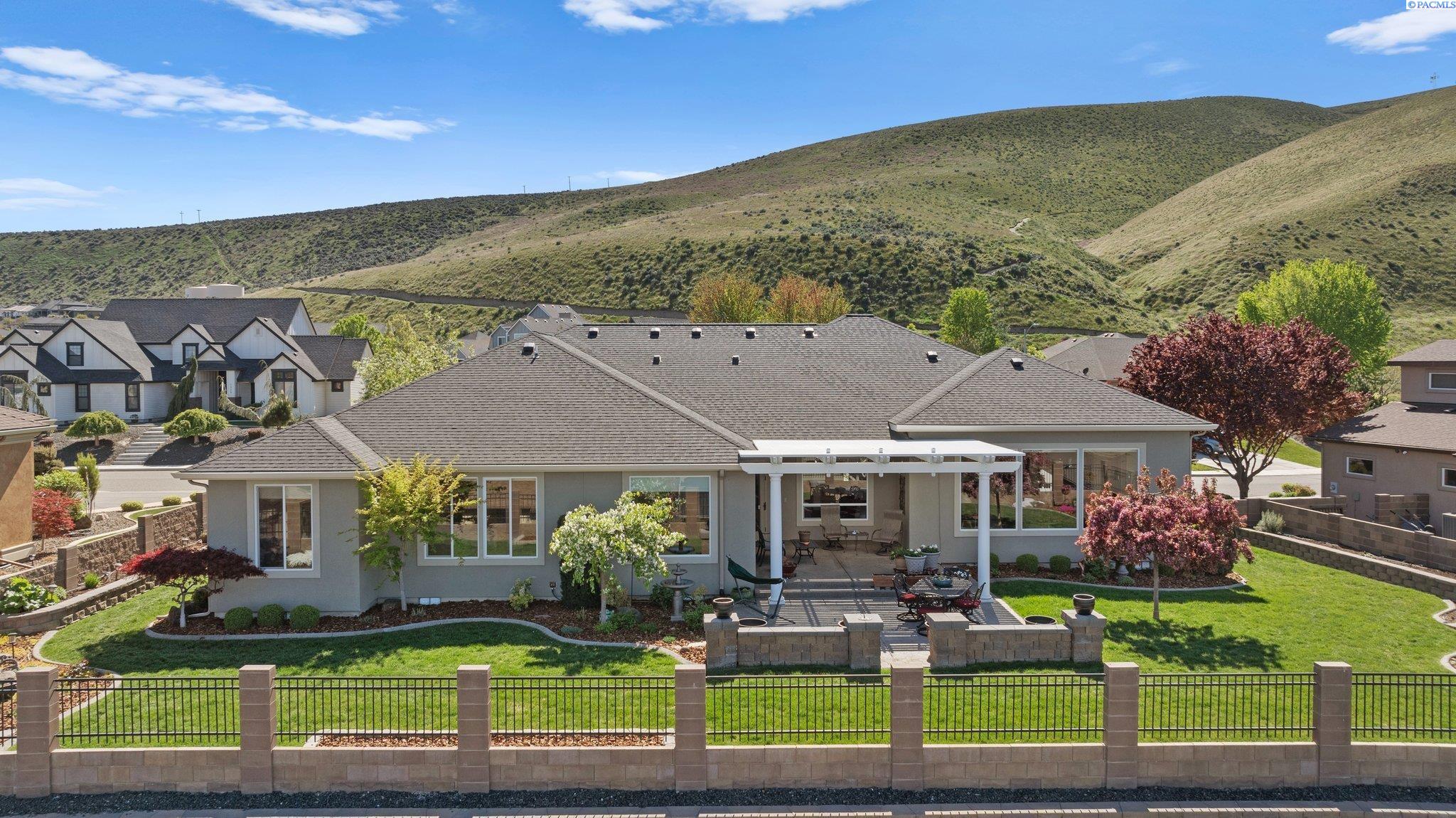 1324 Alla Vista St