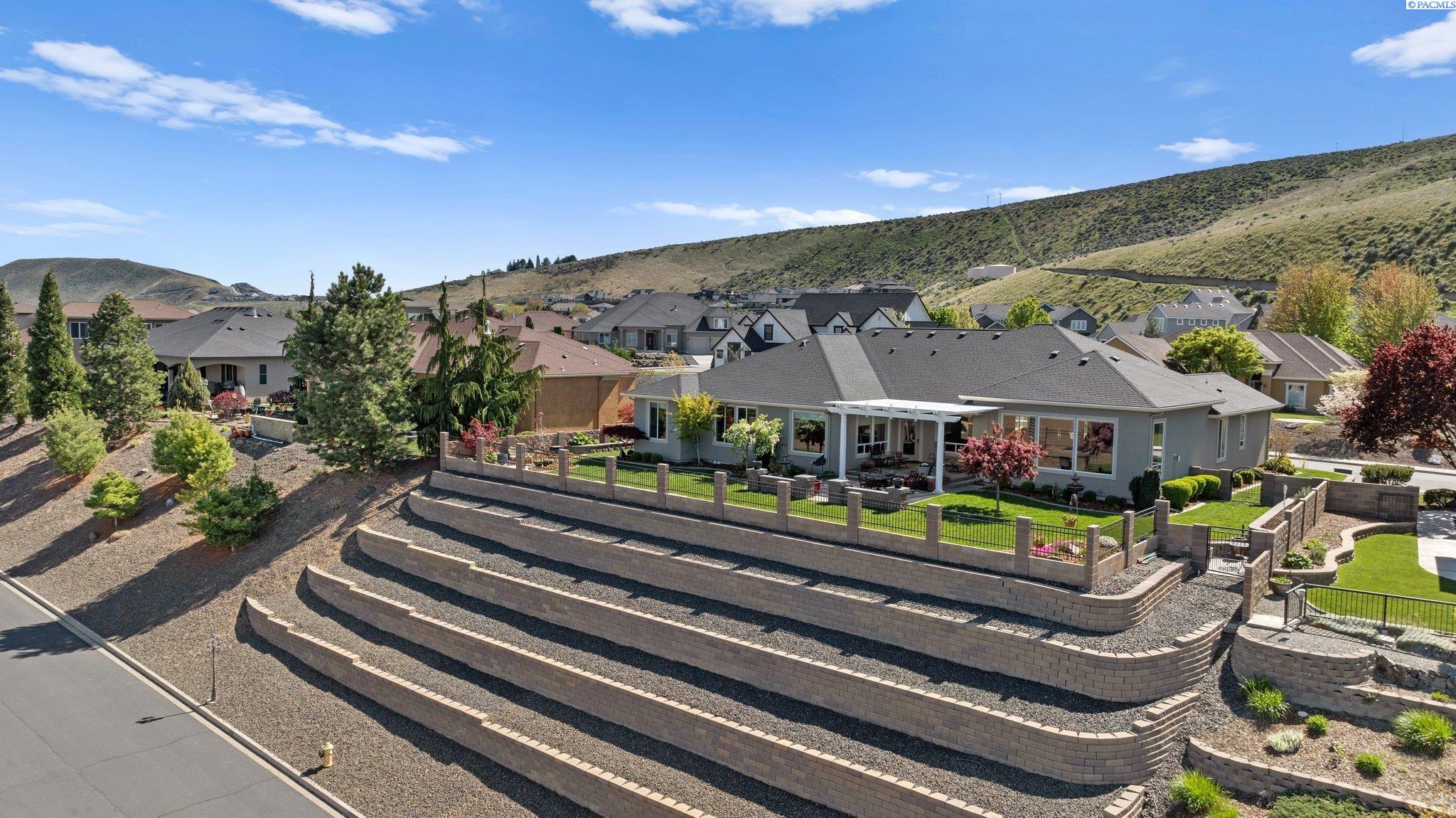 1324 Alla Vista St