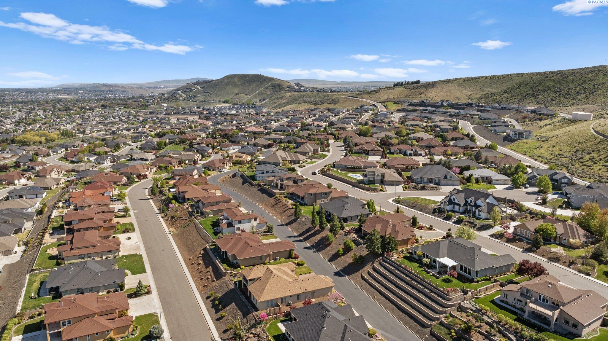 1324 Alla Vista St