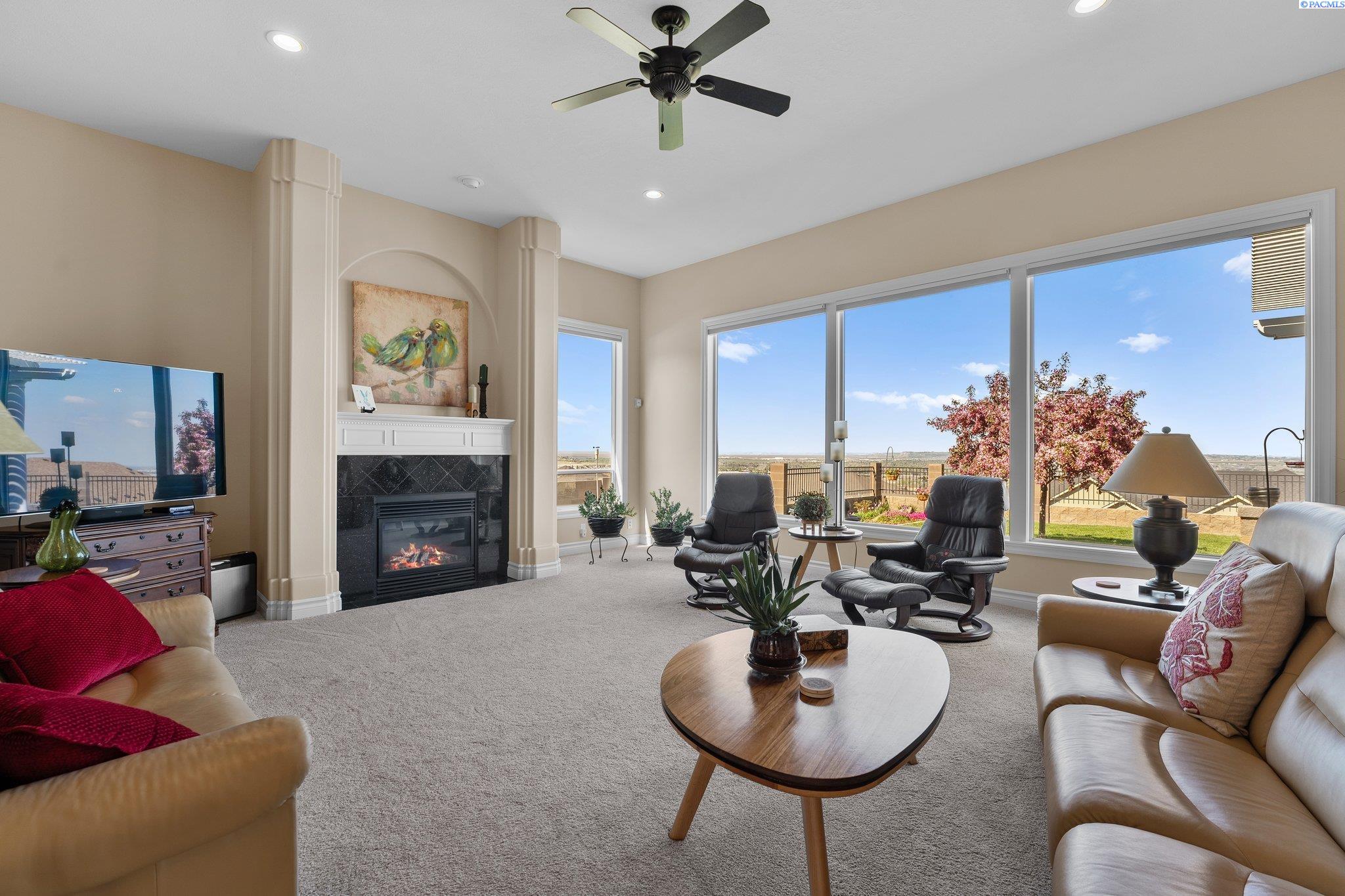 1324 Alla Vista St