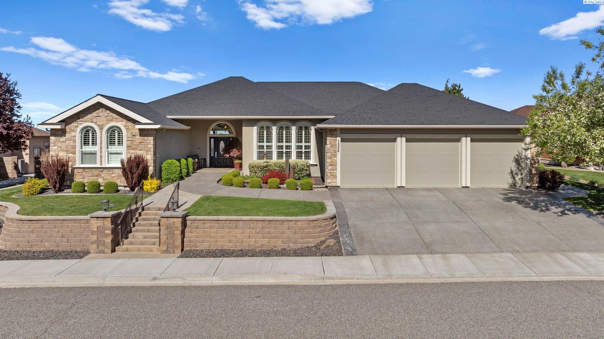1324 Alla Vista St