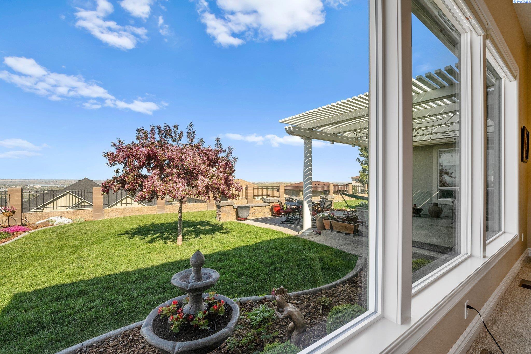 1324 Alla Vista St