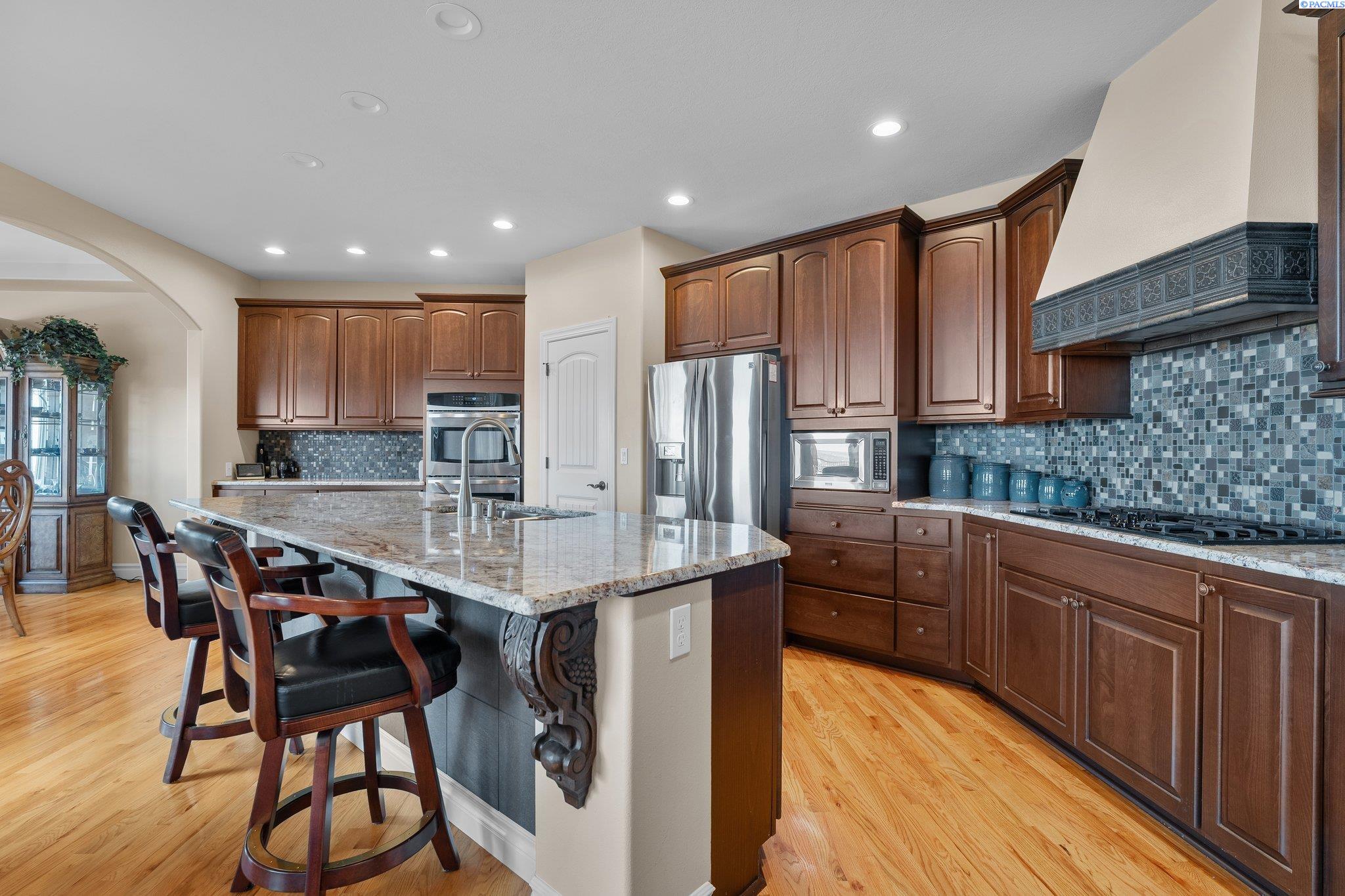 1324 Alla Vista St