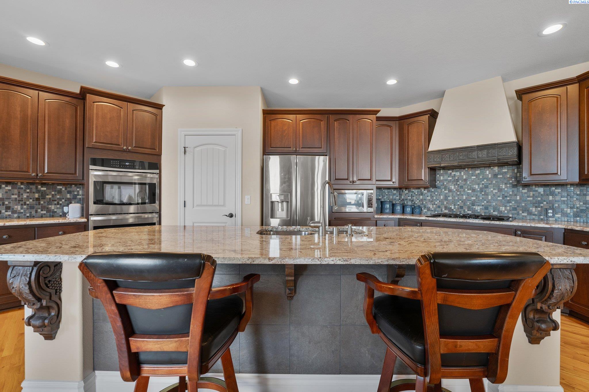 1324 Alla Vista St