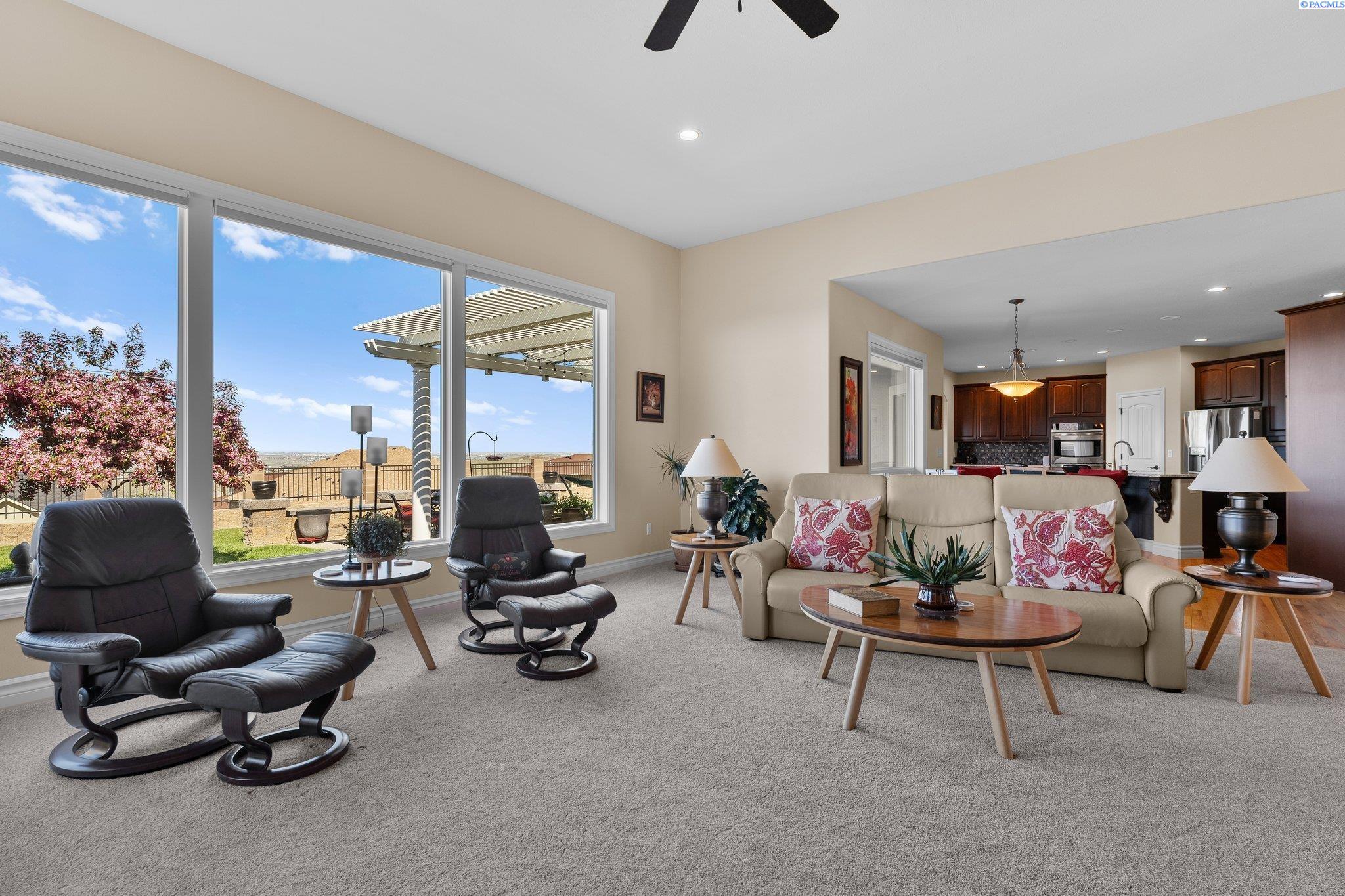 1324 Alla Vista St