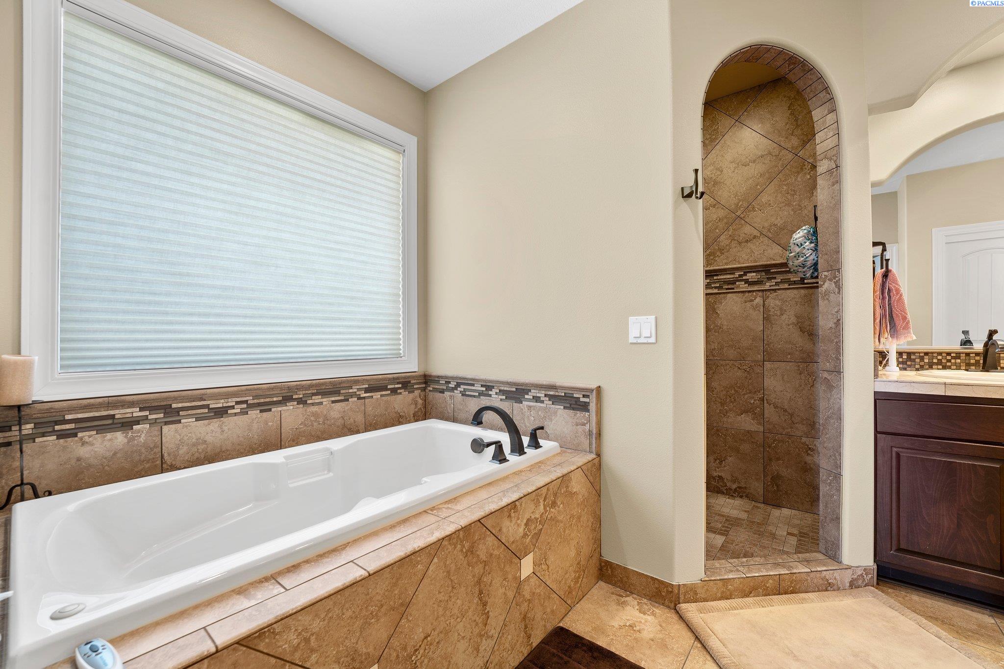 1324 Alla Vista St