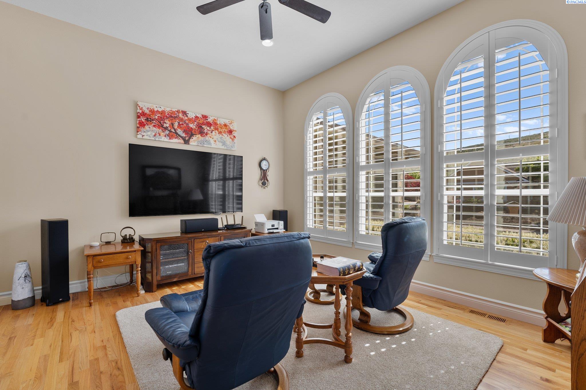 1324 Alla Vista St