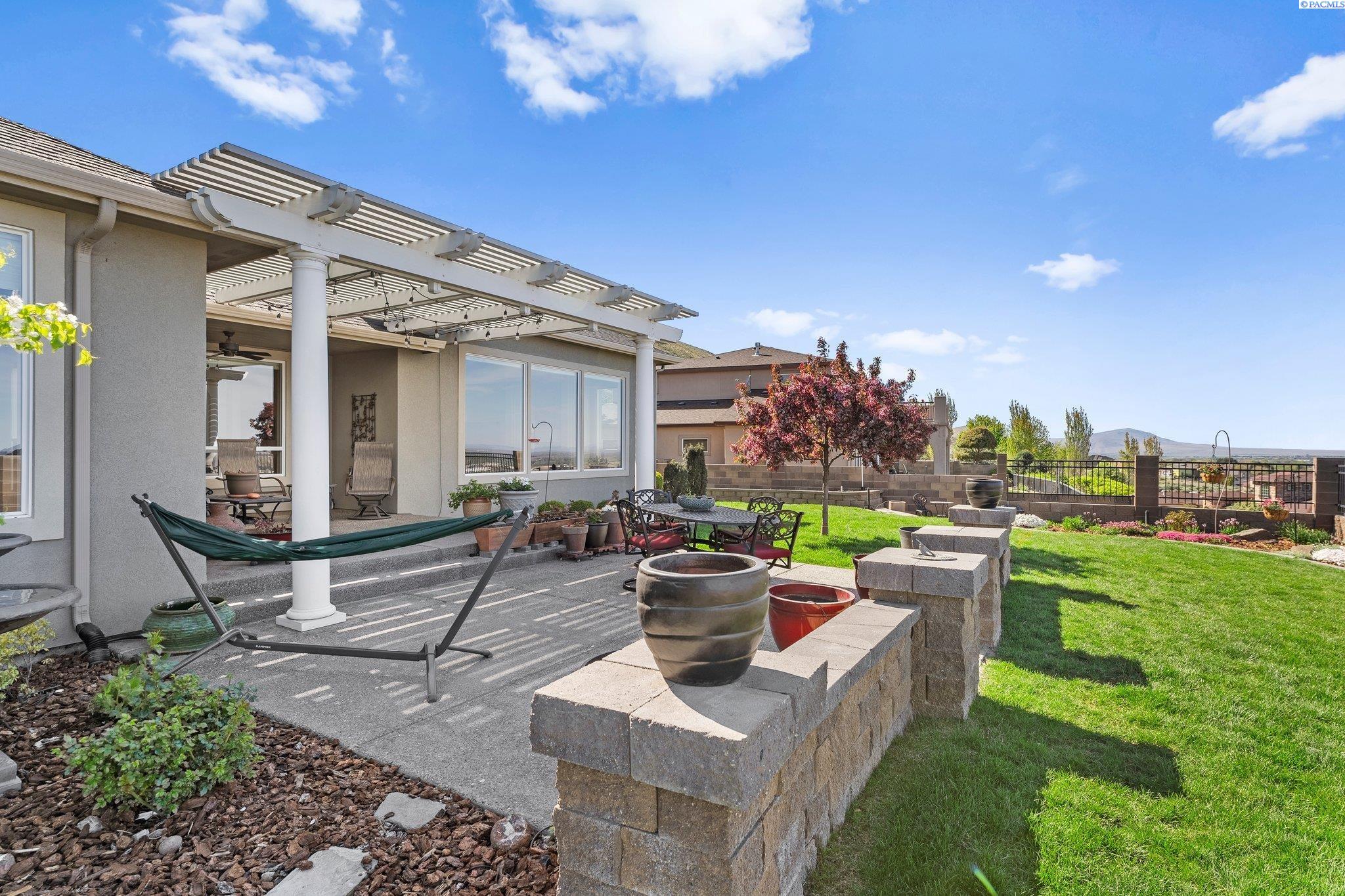 1324 Alla Vista St