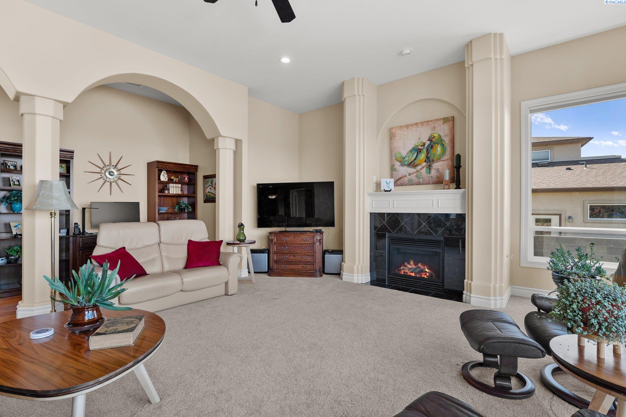 1324 Alla Vista St