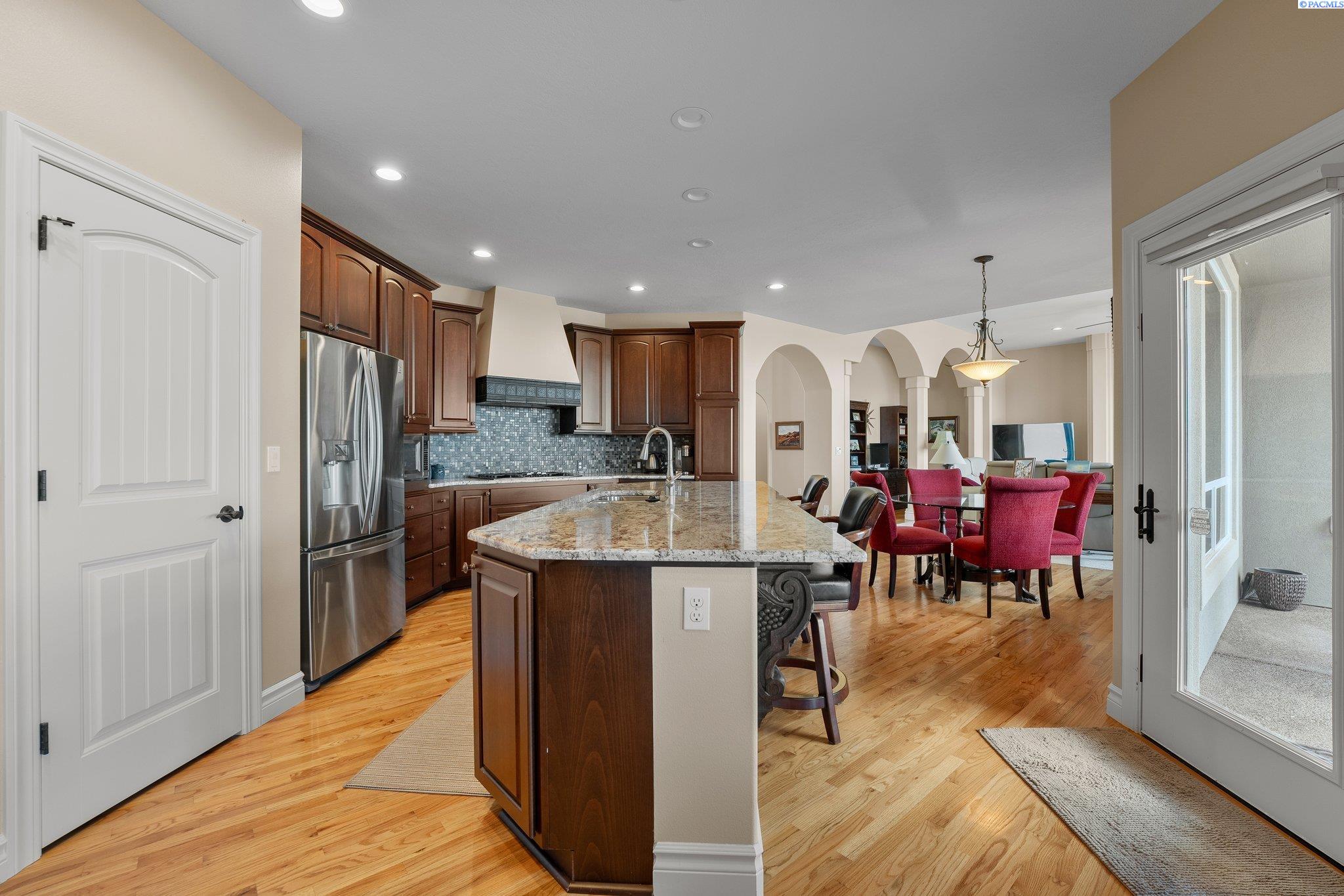 1324 Alla Vista St
