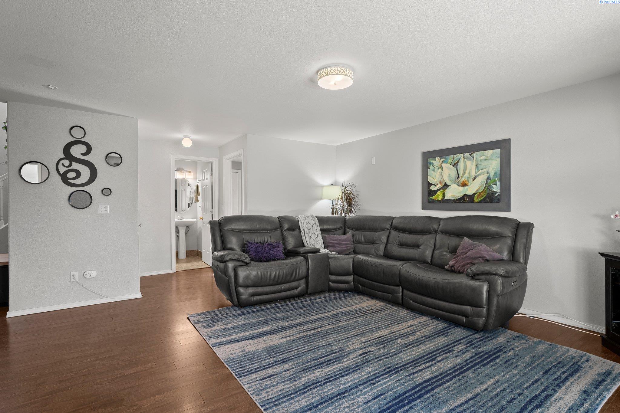 6419 Robinson Drive