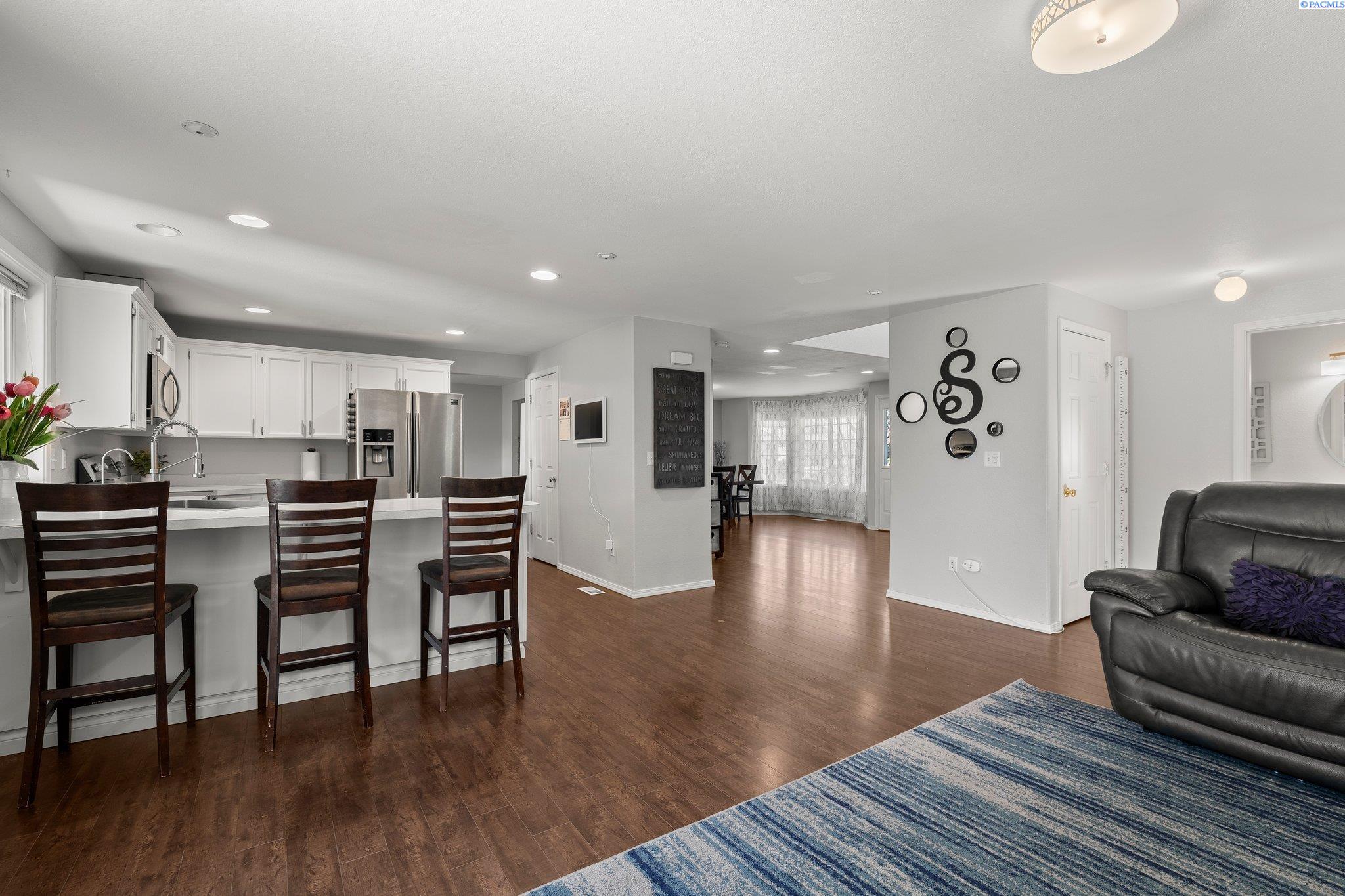 6419 Robinson Drive