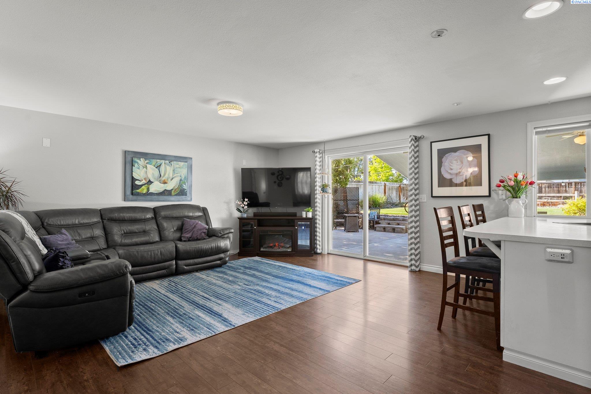 6419 Robinson Drive