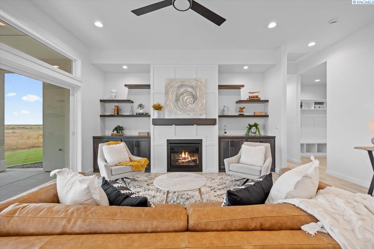 8813 Dusty Maiden Dr