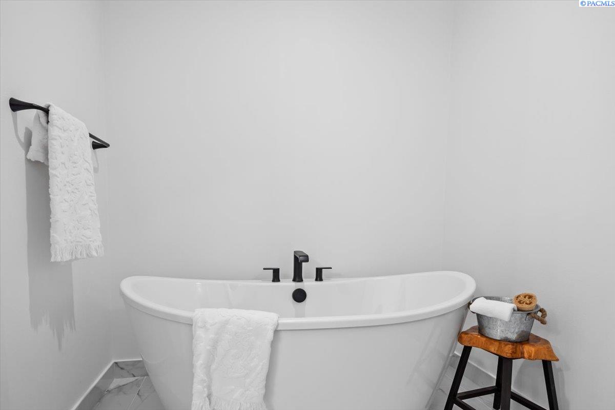 8813 Dusty Maiden Dr