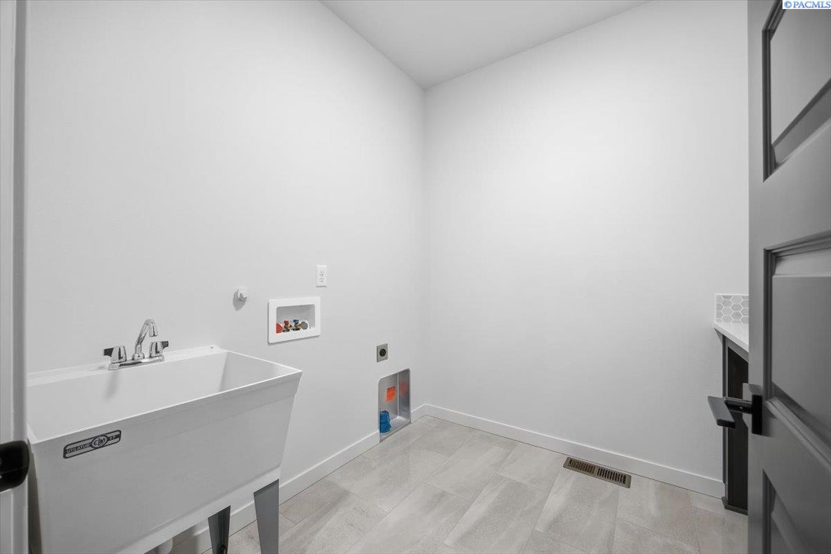 8801 Silver Mound Dr