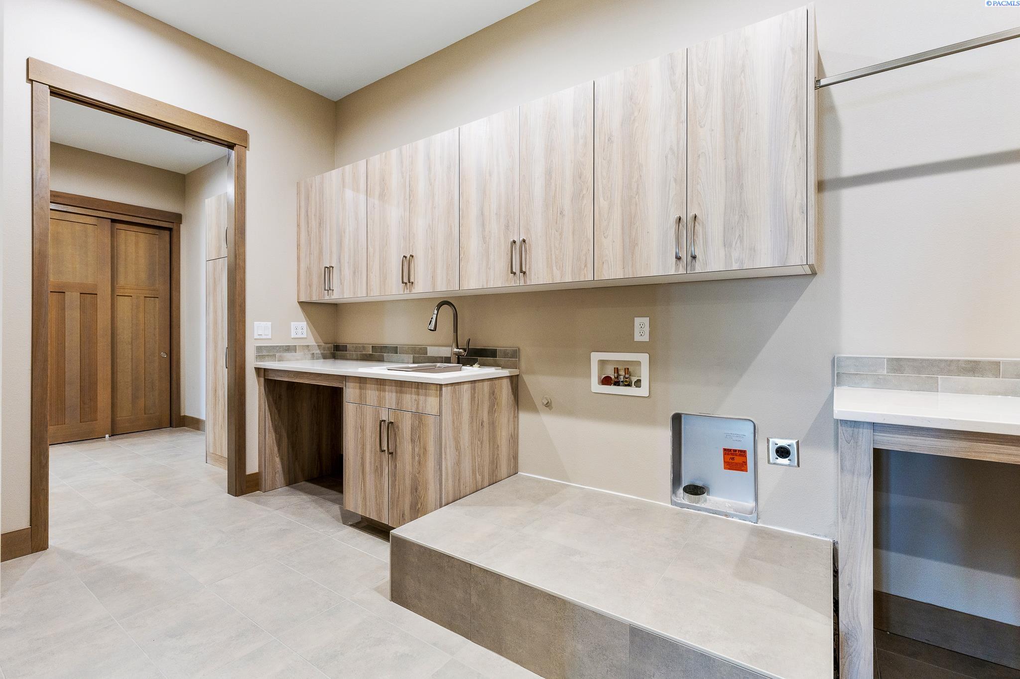 1255 Jolianna Dr
