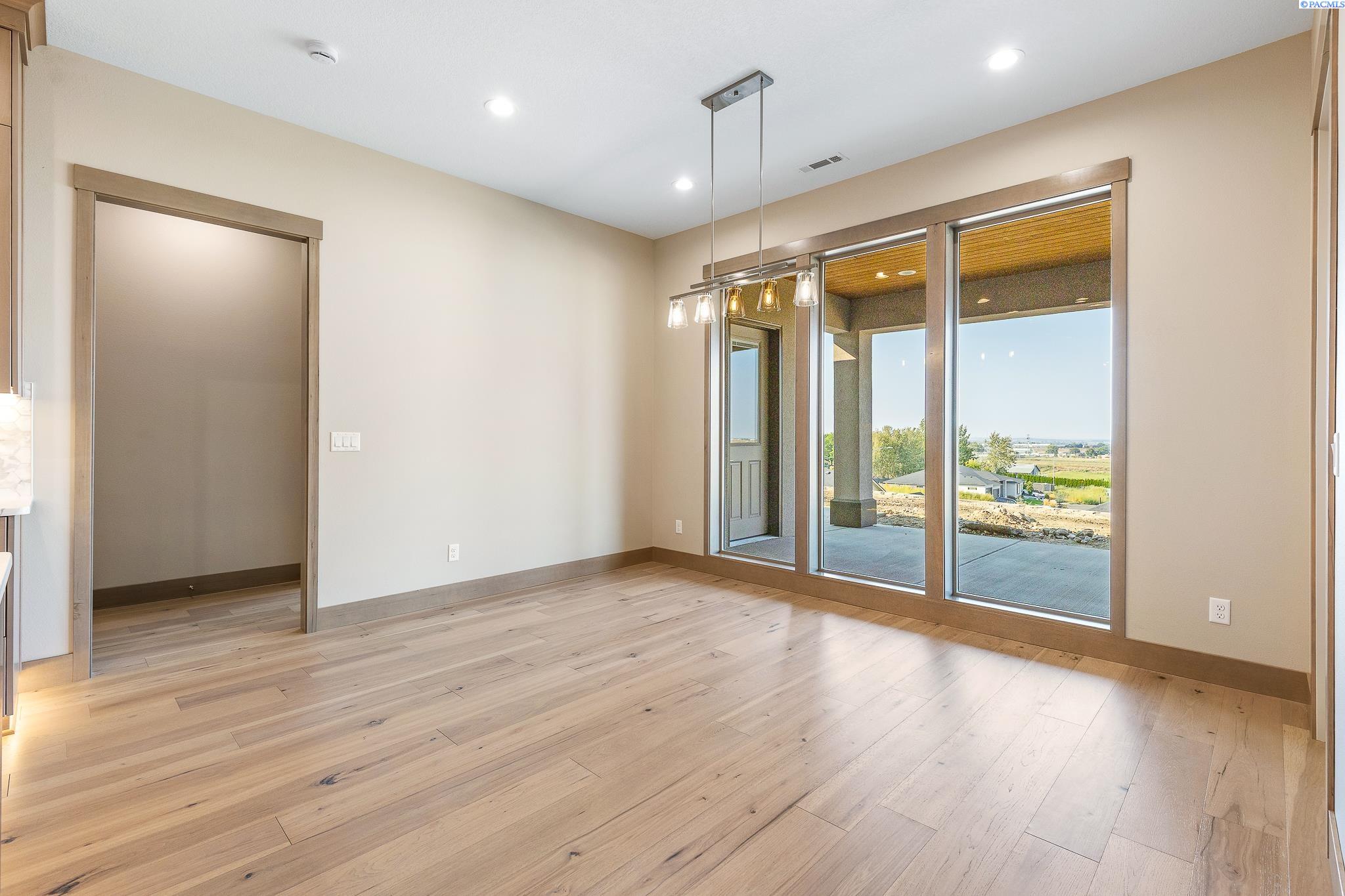 1255 Jolianna Dr