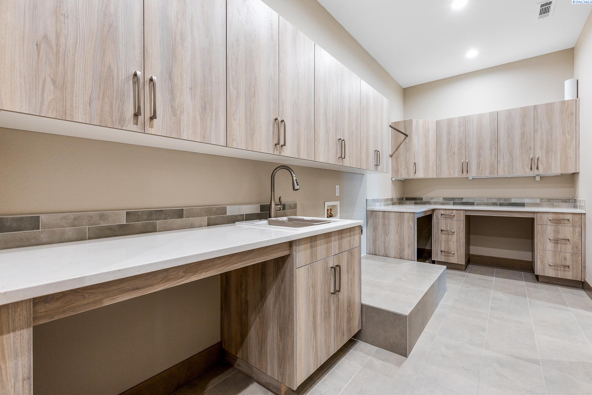1255 Jolianna Dr