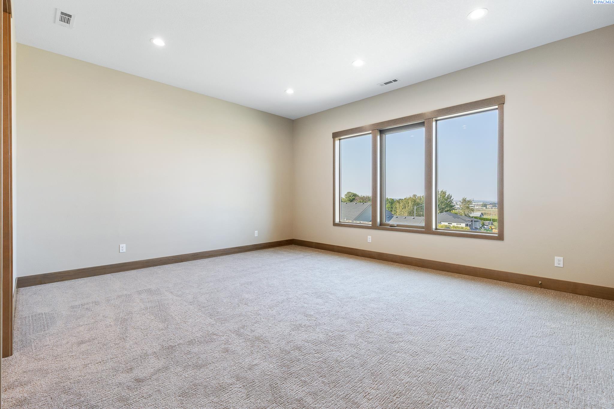 1255 Jolianna Dr