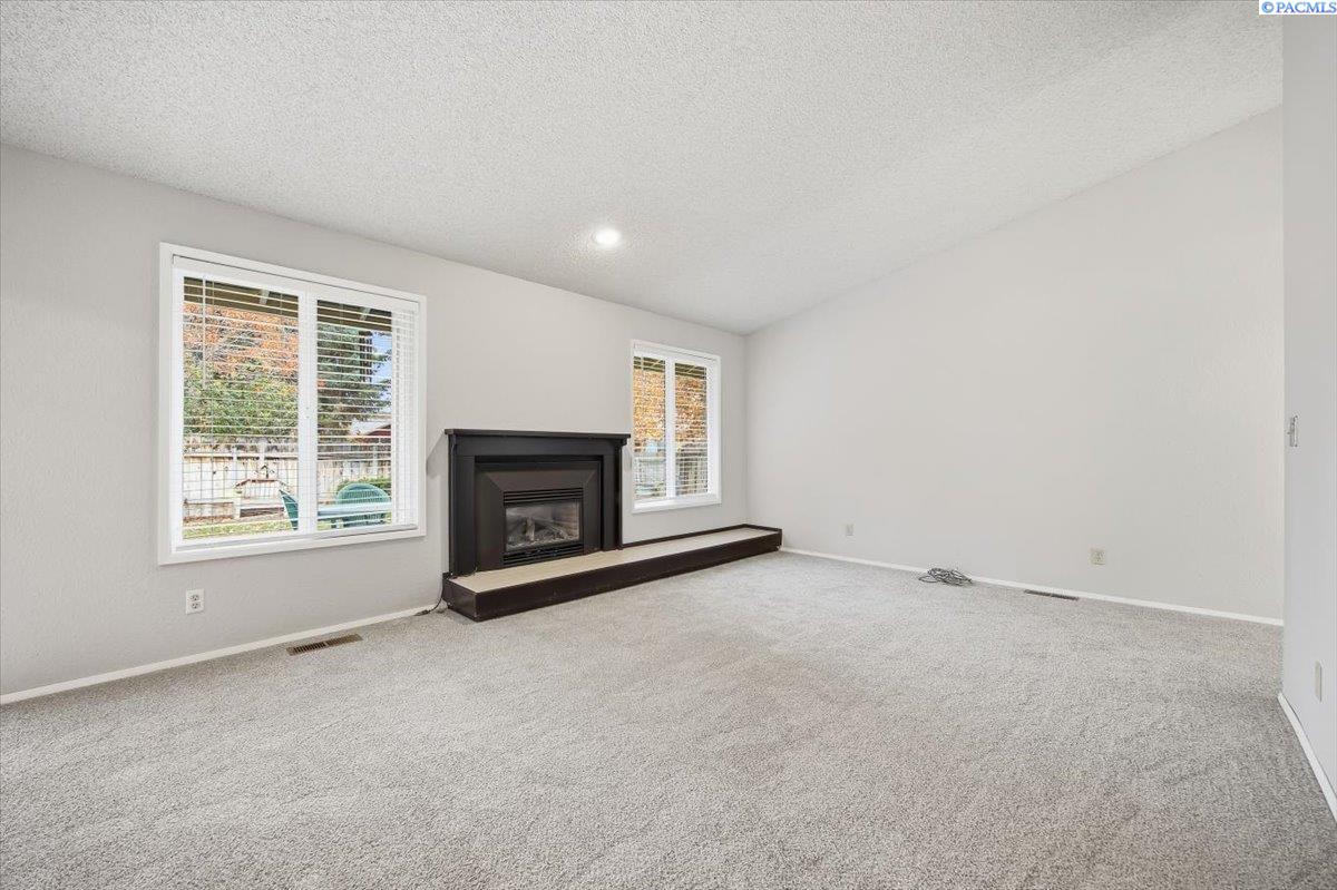 8518 W Deschutes Ave