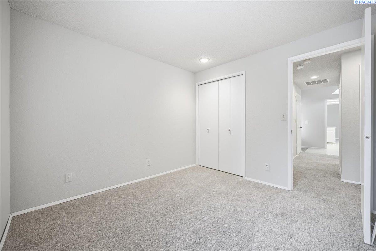 8518 W Deschutes Ave