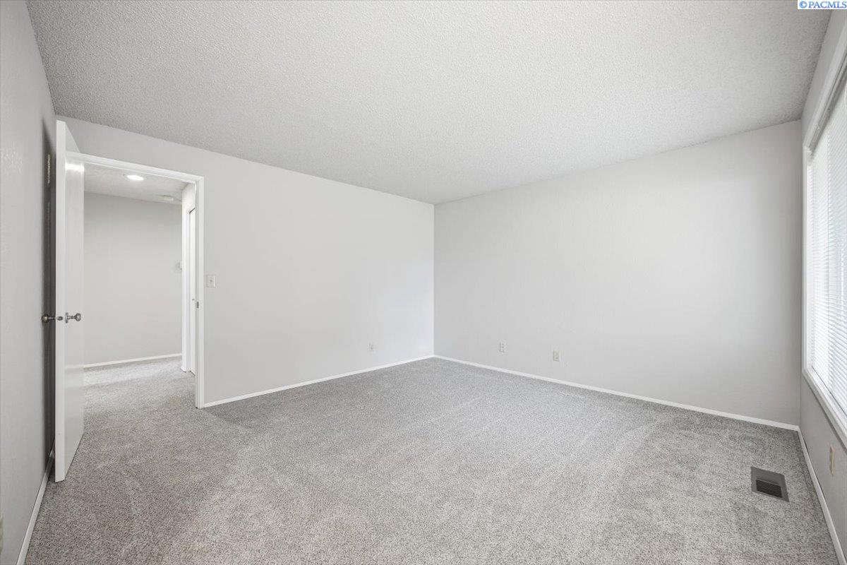 8518 W Deschutes Ave