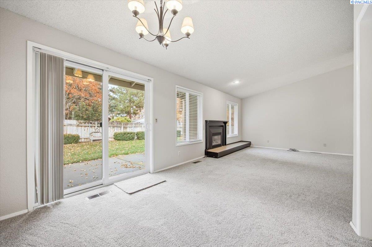 8518 W Deschutes Ave