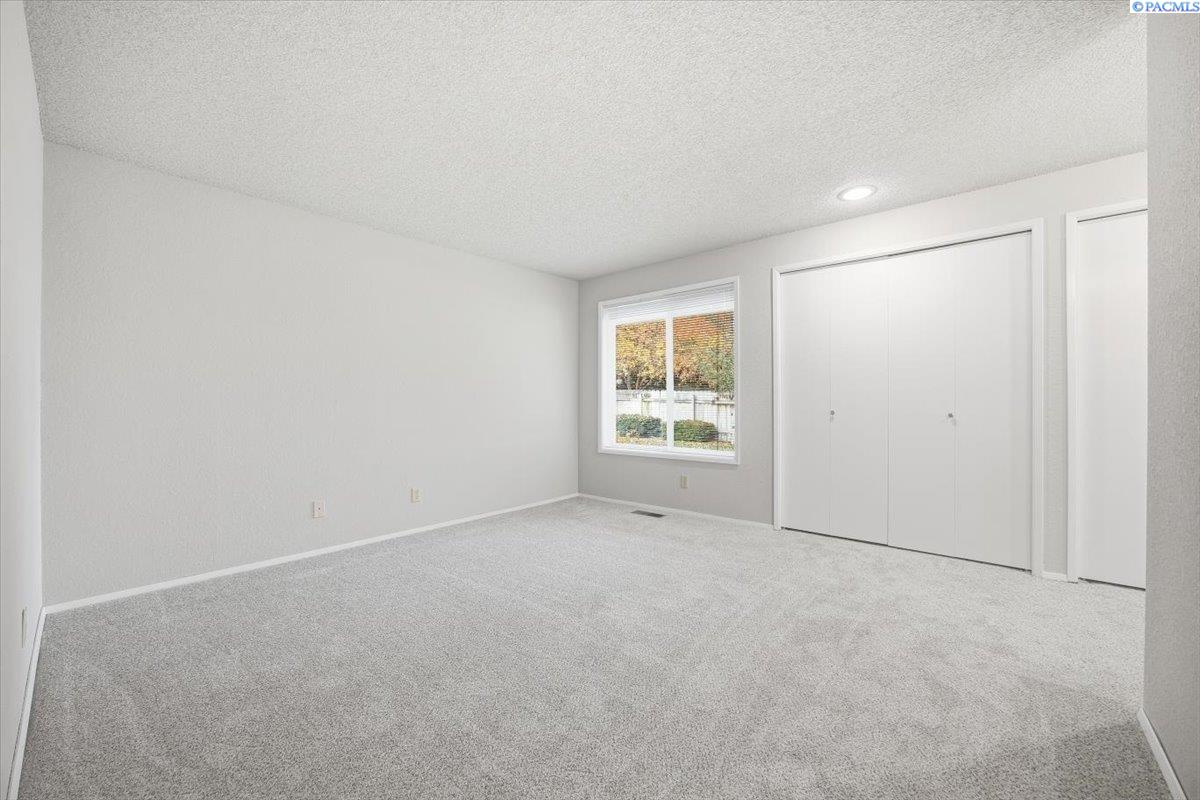 8518 W Deschutes Ave