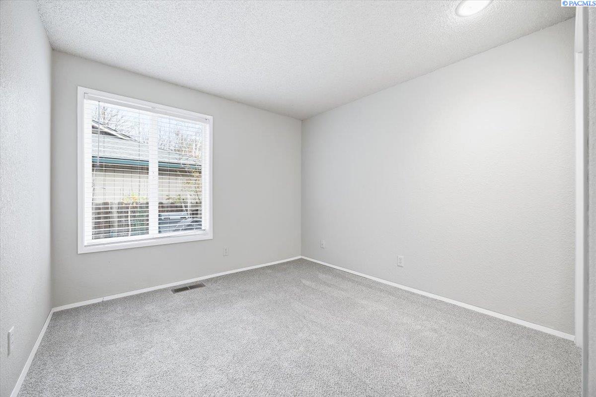 8518 W Deschutes Ave