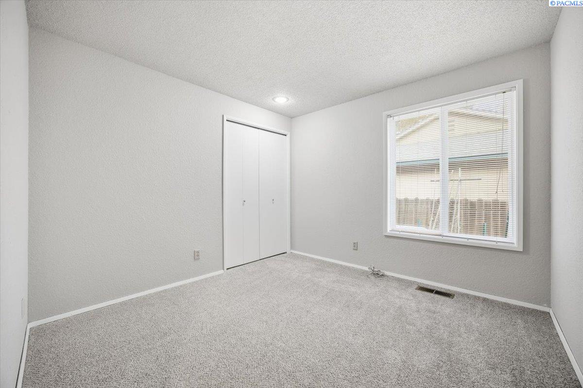 8518 W Deschutes Ave