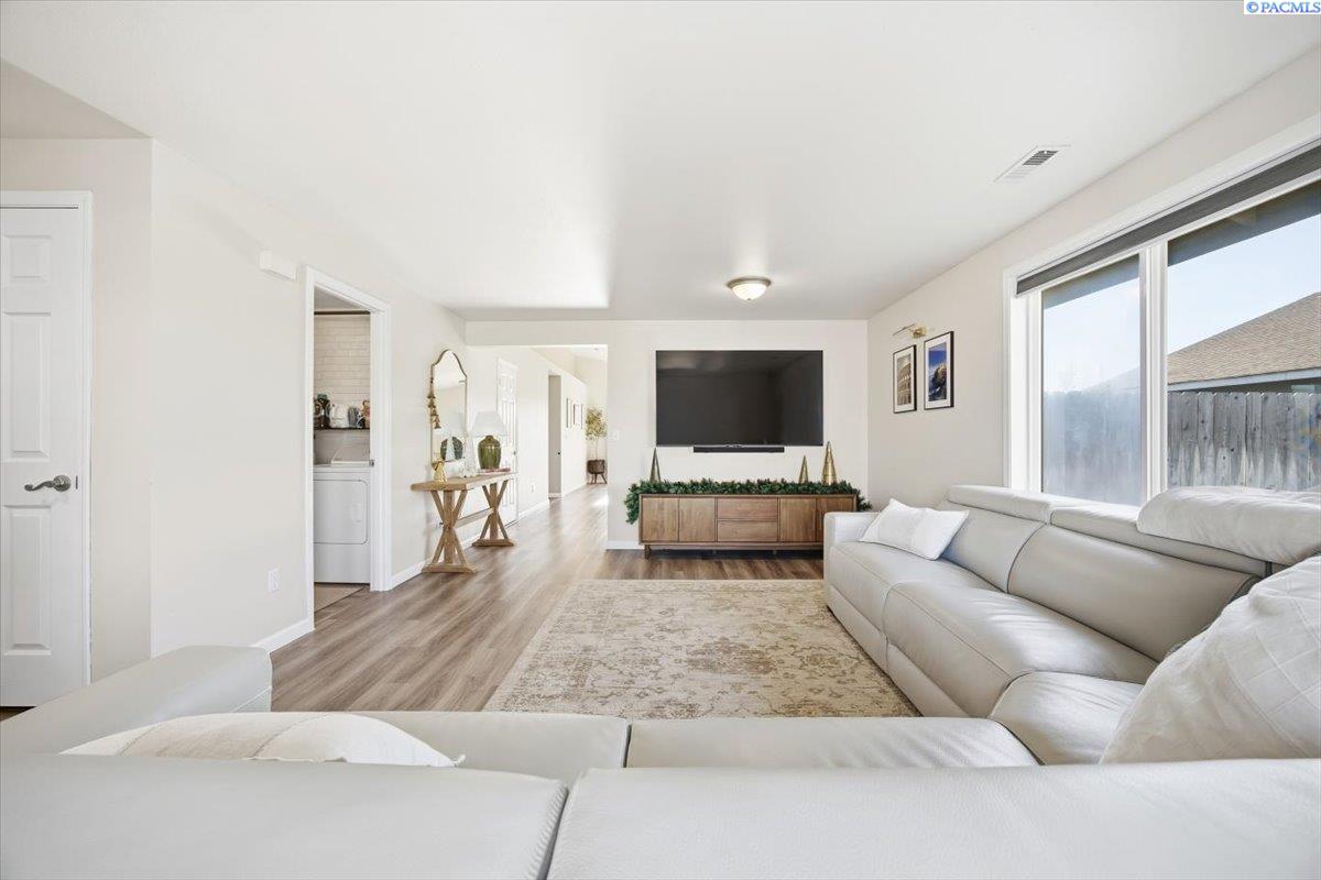 6608 Robinson Dr