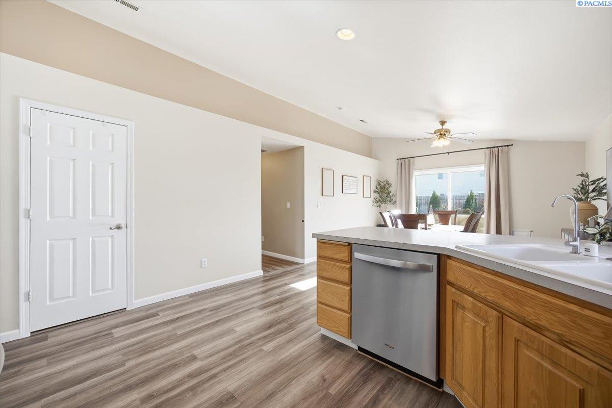 6608 Robinson Dr