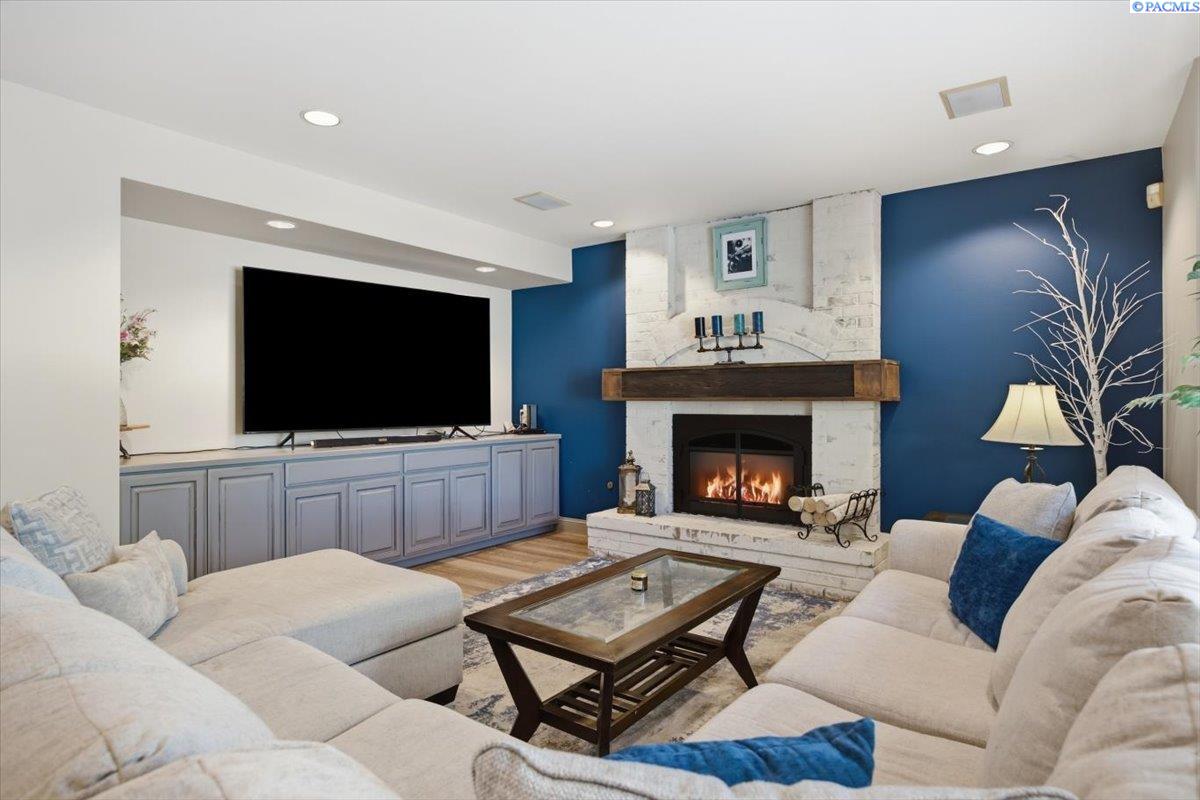 1401 Road 79
