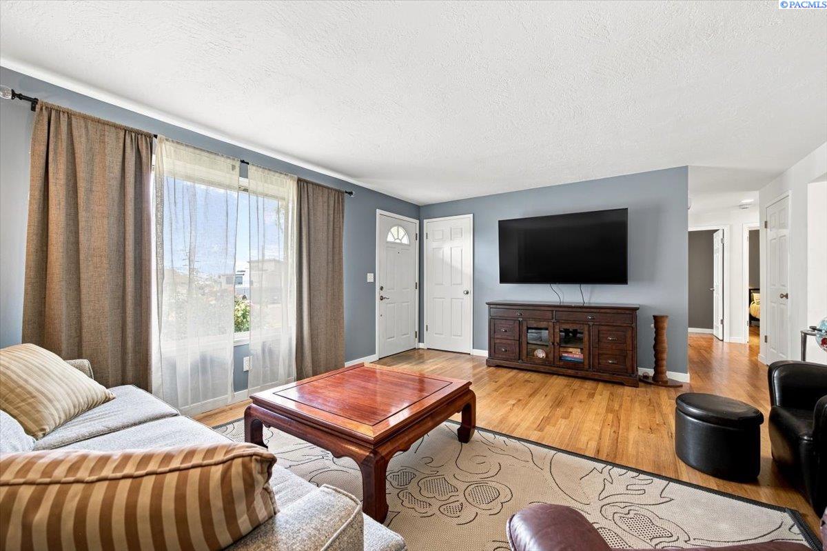 2146 Newcomer Ave