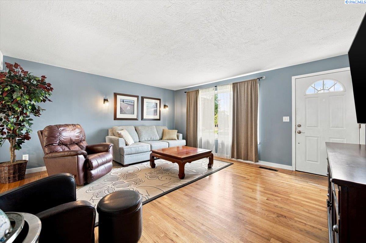 2146 Newcomer Ave
