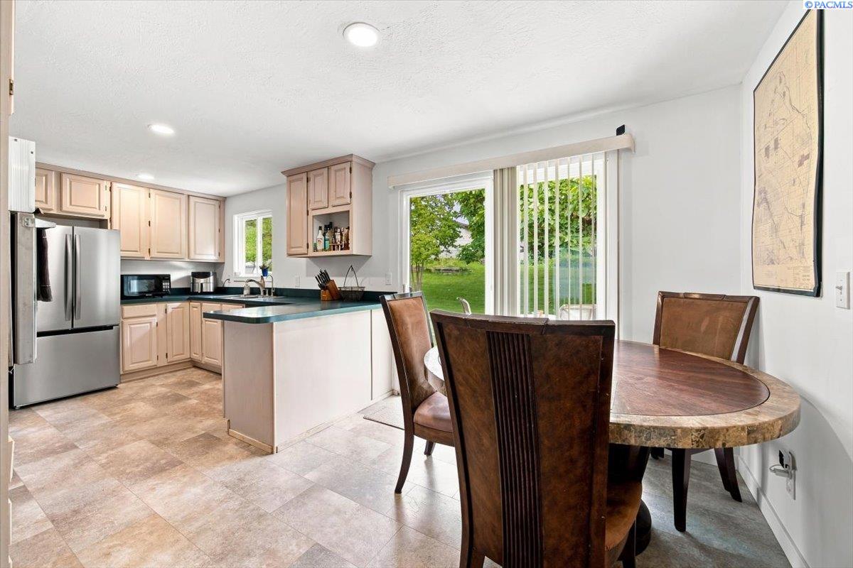2146 Newcomer Ave