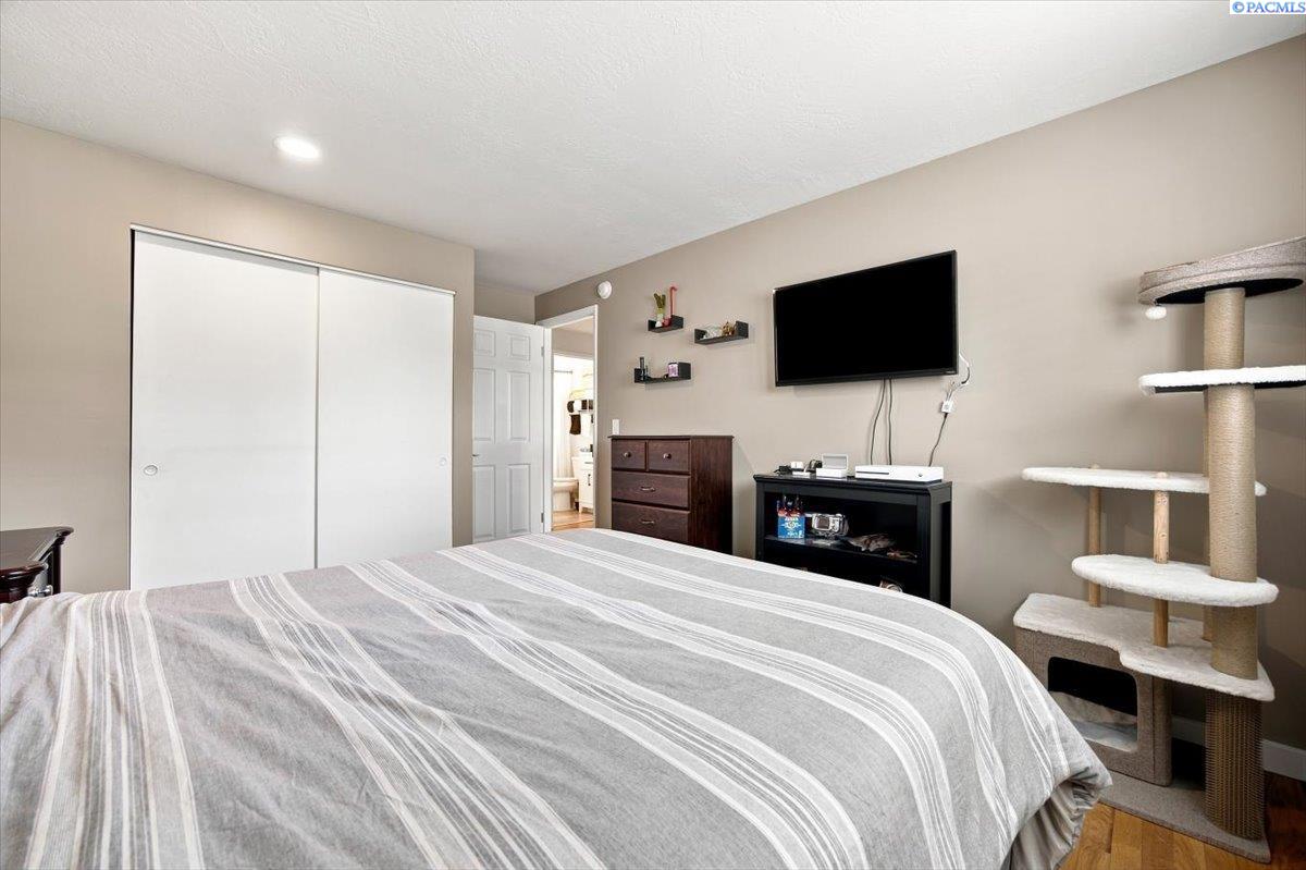 2146 Newcomer Ave