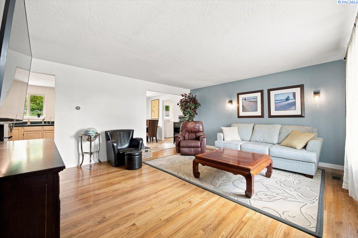 2146 Newcomer Ave