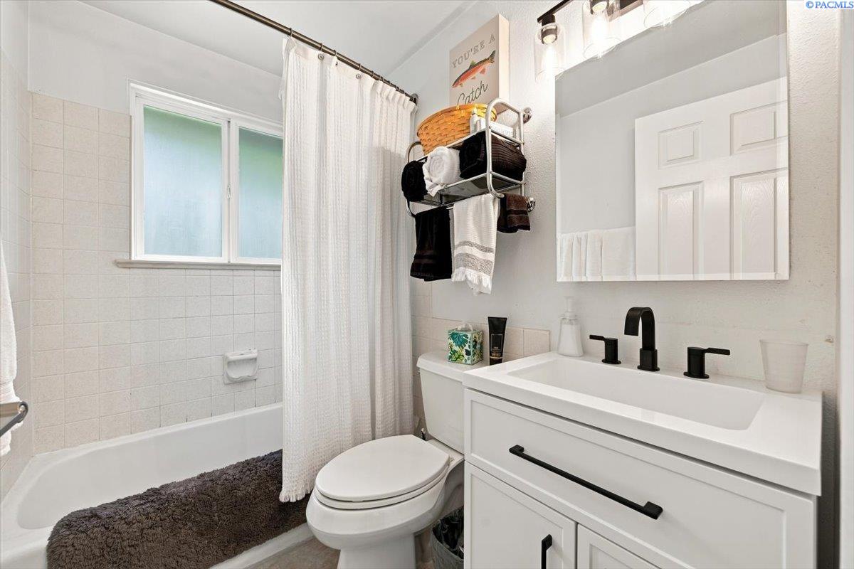 2146 Newcomer Ave
