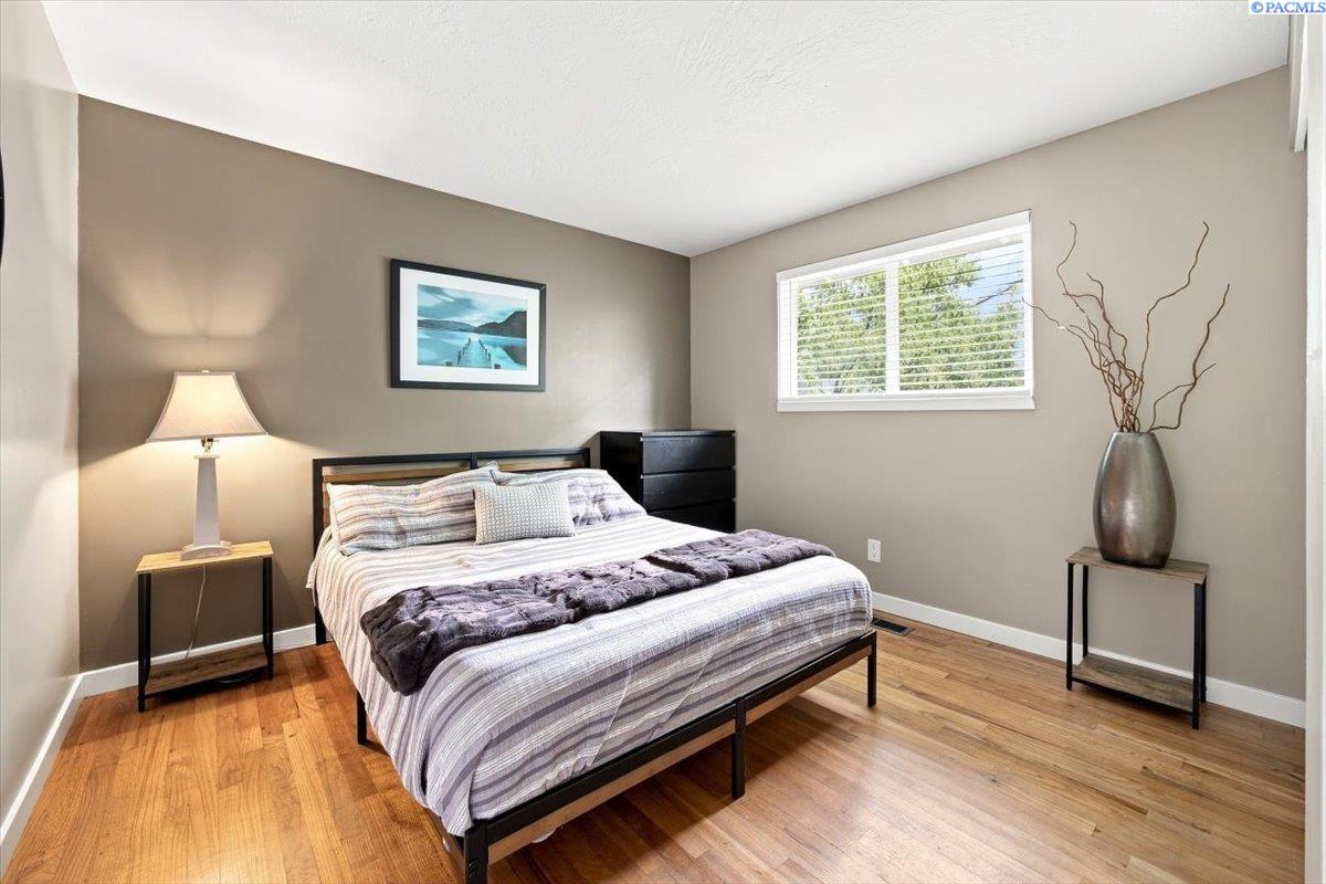 2146 Newcomer Ave